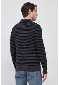 Selected Sweter z domieszką wełny męski kolor szary. Okazja: na co dzień. Kolor: szary. Materiał: wełna. Długość rękawa: długi rękaw. Długość: długie. Wzór: ze splotem. Styl: casual #5