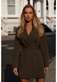 MOE - Sukienka żakietowa z kołnierzem i paskiem w talii czerwona. Okazja: na spotkanie biznesowe, do pracy. Kolor: czerwony. Styl: biznesowy, elegancki, wizytowy #3