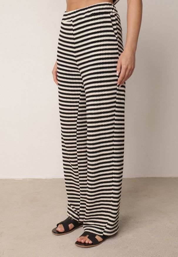 Born2be - Beżowo-Czarny Dzianinowy Komplet z Bawełną Ozdobiony Wzorem w Paski Spodnie i Bluzka Amiphisia. Kolor: beżowy. Materiał: bawełna, dzianina. Wzór: paski, aplikacja