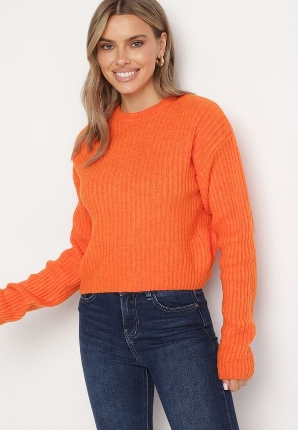 Born2be - Pomarańczowy Sweter o Pudełkowym Kroju z Prążkowanym Tłoczeniem Omelis. Okazja: na co dzień. Kolor: pomarańczowy. Materiał: prążkowany. Długość rękawa: długi rękaw. Długość: długie. Styl: elegancki, casual