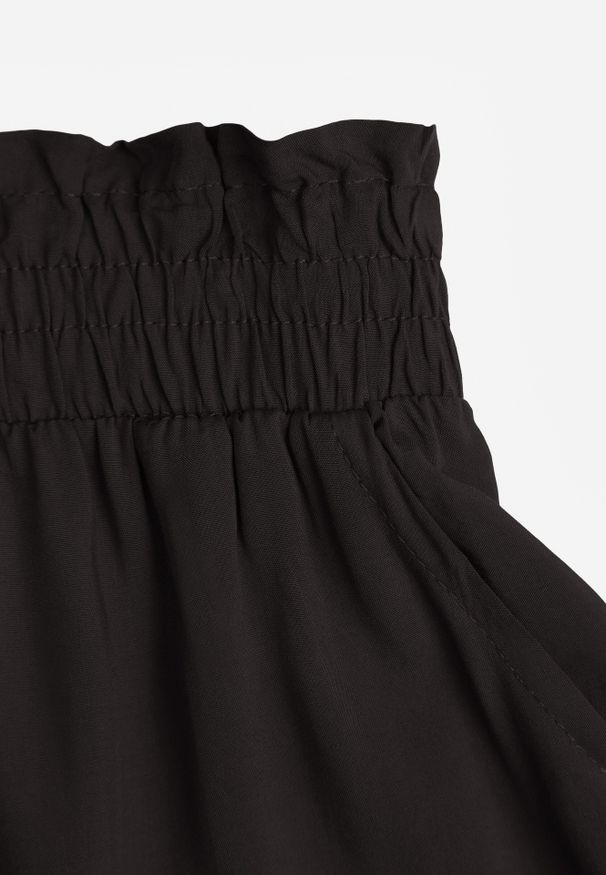 Renee - Czarne Spodnie Karrill. Kolor: czarny. Materiał: wiskoza. Długość: długie. Sezon: lato. Styl: elegancki