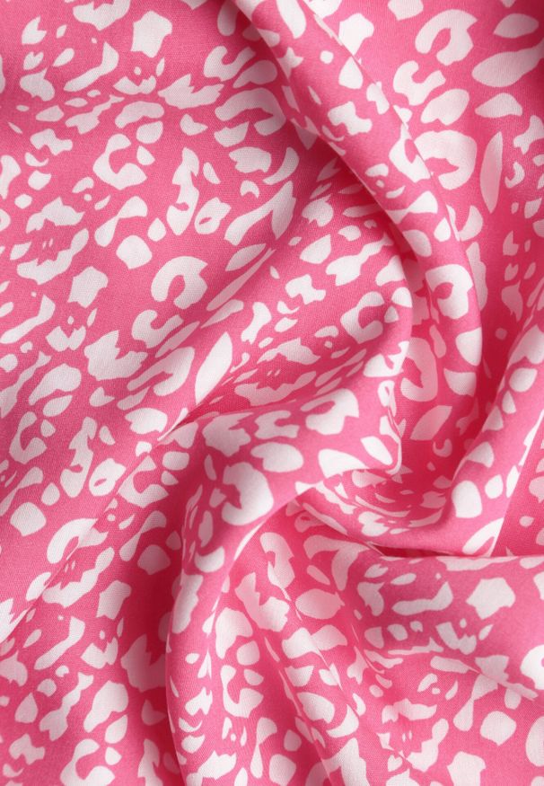 Born2be - Różowa Sukienka z Wiskozy Kephestra. Okazja: na co dzień. Typ kołnierza: dekolt w kształcie V. Kolor: różowy. Wzór: aplikacja. Typ sukienki: kopertowe, proste. Materiał: wiskoza. Długość rękawa: krótki rękaw. Styl: wizytowy, casual. Długość: maxi