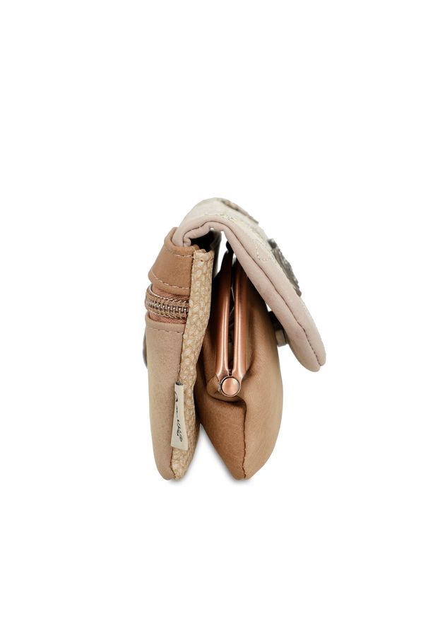 Beżowa Mała Damska Portmonetka Anekke. Kolor: beżowy. Materiał: materiał. Wzór: aplikacja, kwiaty, napisy, haft