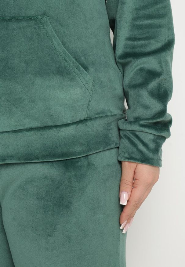 Born2be - Zielony Welurowy Komplet Dresowy Bluza z Kapturem i Spodnie z Gumką w Pasie Sallaria. Kolor: zielony. Materiał: dresówka, welur