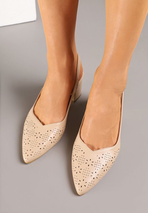 Renee - Ciemnobeżowe Sandały Vices na Słupku Slingback z Ażurową Cholewką i Skórzaną Wkładką Tiranis. Okazja: na co dzień. Zapięcie: sprzączka. Kolor: beżowy. Materiał: skóra. Wzór: ażurowy. Sezon: lato. Obcas: na słupku. Styl: klasyczny, casual