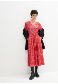 bonprix - Sukienka midi z dżerseju, z wiązanym paskiem. Kolor: czerwony. Materiał: jersey. Długość: midi