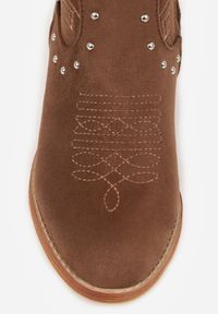 Born2be - Brązowe Botki Kowbojki VICES na Obcasie z Ażurową Cholewką z Nitami Rienatea. Okazja: na co dzień. Kolor: brązowy. Materiał: zamsz, jeans. Szerokość cholewki: normalna. Wzór: ażurowy. Obcas: na obcasie. Styl: casual. Wysokość obcasa: średni #8