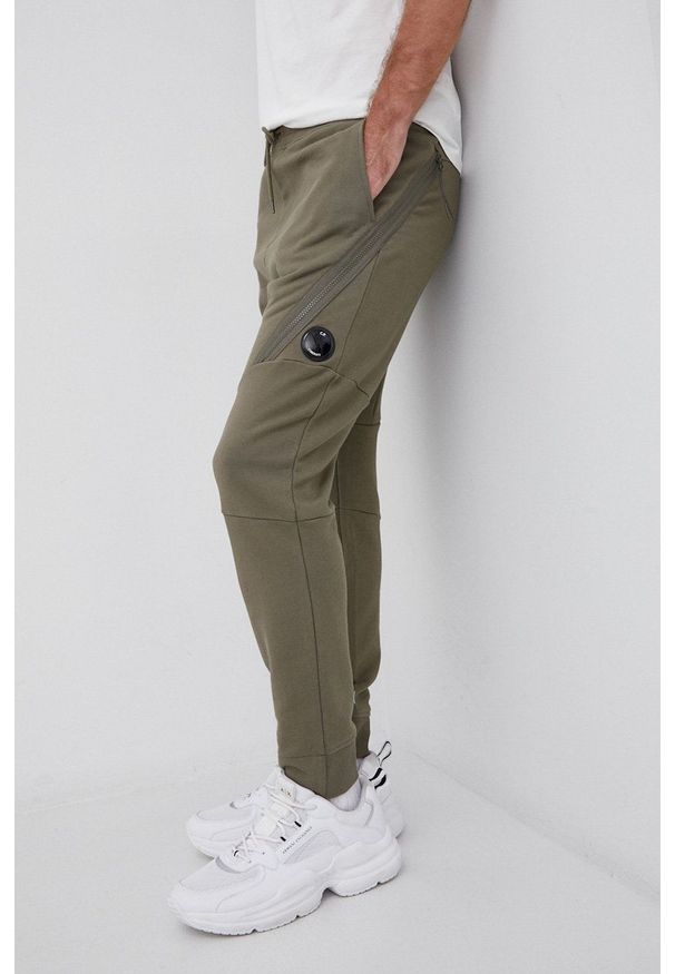 C.P. Company - Spodnie bawełniane. Kolor: zielony. Materiał: bawełna