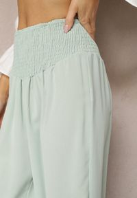 Renee - Jasnozielone Spodnie Kuloty High Waist z Gumką w Talii Lipadre. Stan: podwyższony. Kolor: zielony. Długość: krótkie #3
