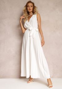 Renee - Biała Rozkloszowana Sukienka Maxi z Plisowanym Dołem i Gumką w Talii Sare. Kolor: biały. Materiał: materiał, tkanina. Typ sukienki: kopertowe. Styl: wizytowy. Długość: maxi #5