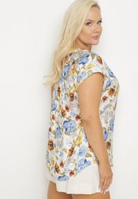 Born2be - Niebieska Bluzka w Kwiaty z Dekoltem V z Wiskozą Odalisa. Okazja: na co dzień. Kolekcja: plus size. Kolor: niebieski. Materiał: wiskoza. Wzór: kwiaty. Sezon: lato, wiosna. Styl: elegancki, casual