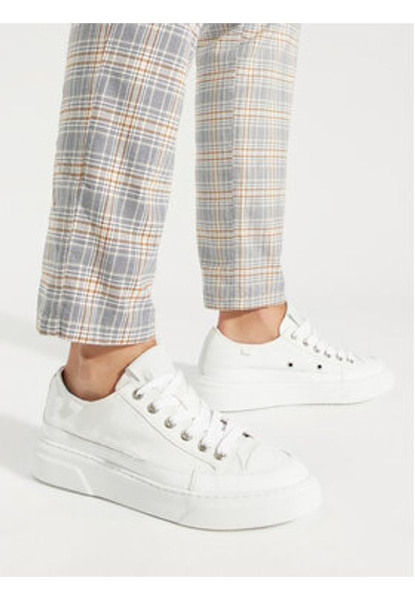 Inuikii Sneakersy Canvas Lex Low 50102-991 Biały. Kolor: biały. Materiał: materiał