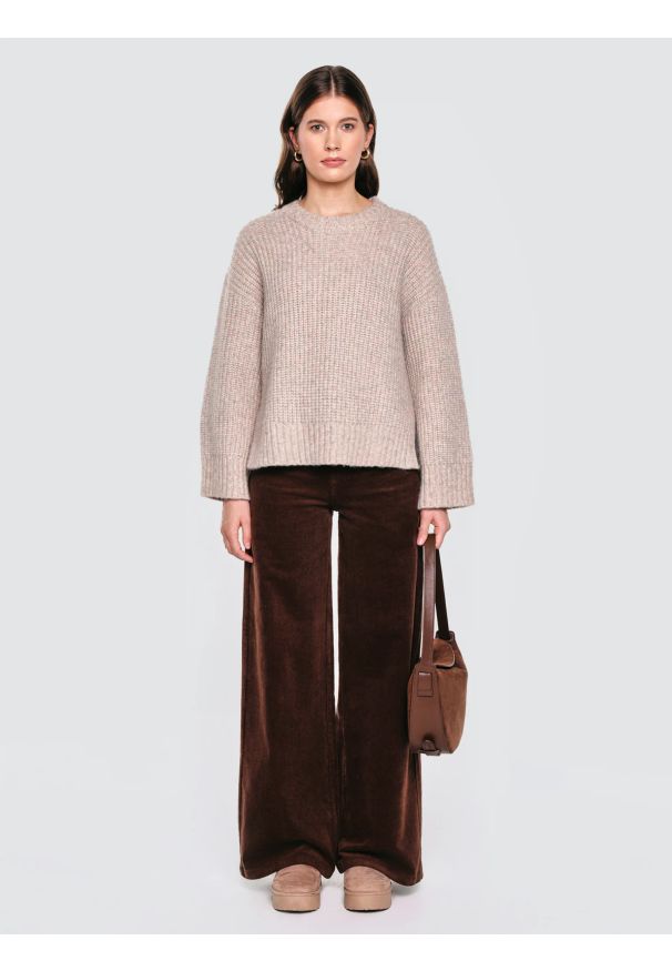 Big-Star - Sweter damski ze stójką beżowy Amaya 805. Typ kołnierza: kołnierzyk stójkowy. Kolor: beżowy. Materiał: materiał, jeans, dzianina. Styl: elegancki
