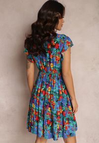 Renee - Niebieska Wiskozowa Sukienka Mini z Falbaną Linne. Kolor: zielony. Materiał: wiskoza. Długość rękawa: krótki rękaw. Sezon: lato, wiosna. Długość: mini #4