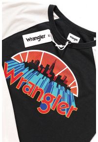 Wrangler - LONGSLEEVE WRANGLER RAGLAN GRAPHIC TEE JET SET W7B80FKOJ 112131551. Długość rękawa: długi rękaw. Wzór: nadruk #7