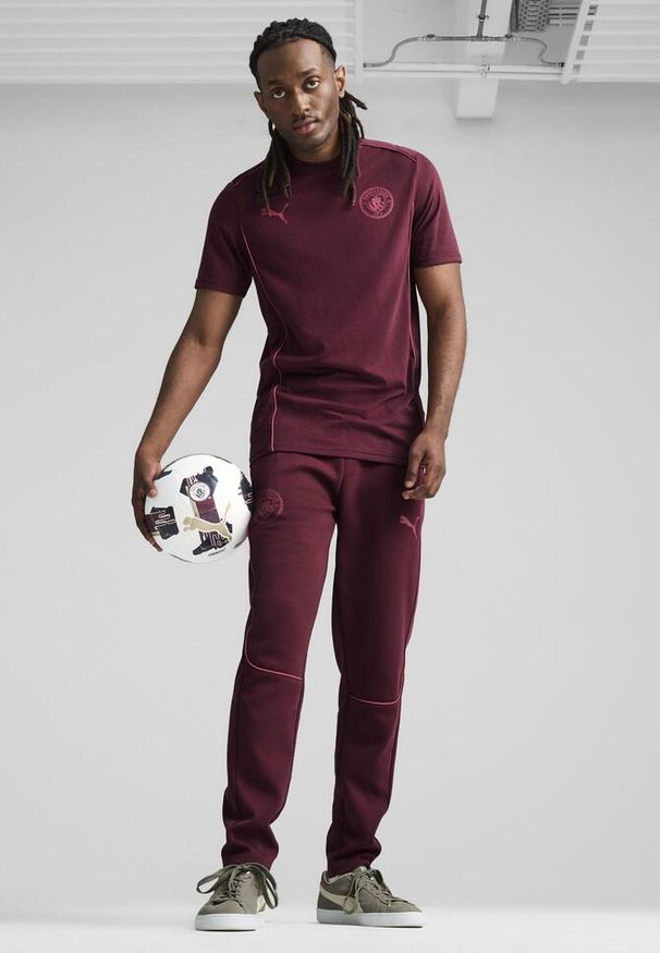 Puma - Męskie spodnie Casuals Manchester City PUMA Dark Jasper Dusty Orchid Red Purple. Kolor: czerwony, wielokolorowy, fioletowy. Materiał: dresówka