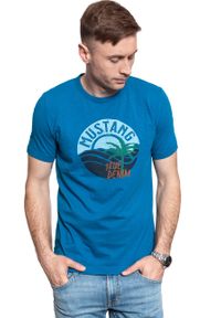 Mustang - MUSTANG T SHIRT Alex C Print 1009534 5320. Kolor: niebieski. Wzór: nadruk