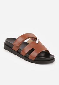 Born2be - Brązowe Klapki na Grubej Podeszwie Ozdobione Wycięciami Faneora. Okazja: na co dzień. Kolor: brązowy. Materiał: jeans. Wzór: aplikacja. Obcas: na platformie. Styl: casual #3