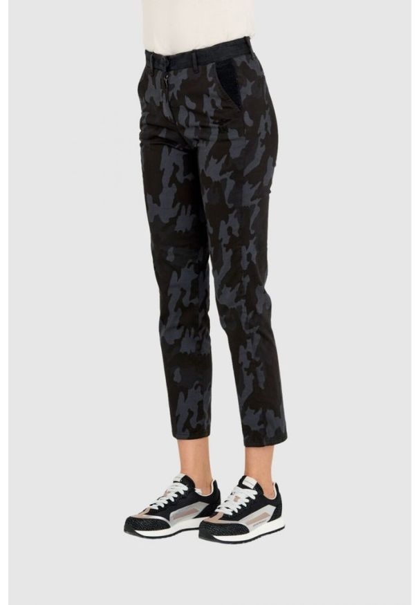 Aeronautica Militare - AERONAUTICA MILITARE Spodnie chinosy damskie w czarne moro, Rozmiar 38 IT - 34 EU. Kolor: czarny. Materiał: bawełna. Wzór: moro