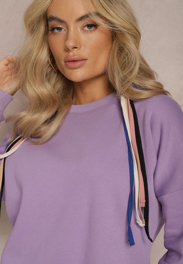Renee - Jasnofioletowa Bawełniana Bluza z Sznurkami i Kapturem Tyche. Typ kołnierza: kaptur. Kolor: fioletowy. Materiał: bawełna. Wzór: kolorowy