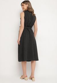 Born2be - Czarna Sukienka o Koszulowym Kroju Bez Rękawów z Wiązanym Paskiem Liriora. Okazja: na co dzień. Typ kołnierza: dekolt w kształcie V. Kolor: czarny. Długość rękawa: bez rękawów. Typ sukienki: koszulowe. Styl: klasyczny, casual #3