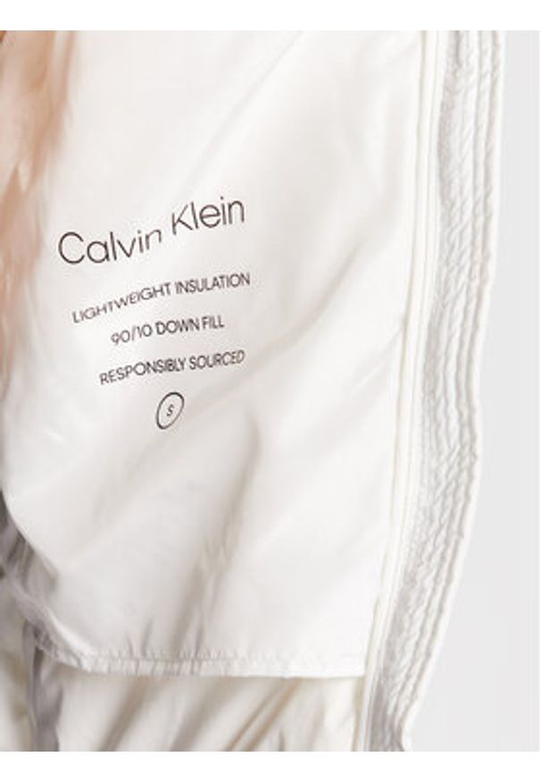 Calvin Klein Kurtka puchowa Seamless Lofty K20K204691 Écru Regular Fit. Kolor: kremowy. Materiał: syntetyk