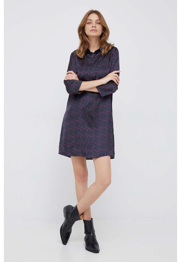 Sisley sukienka kolor fioletowy mini prosta. Okazja: na co dzień. Kolor: fioletowy. Materiał: tkanina. Typ sukienki: proste. Styl: casual. Długość: mini