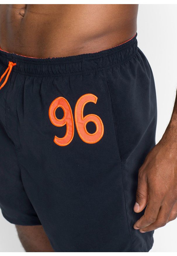 bonprix - Męskie szorty kąpielowe. Kolor: niebieski. Materiał: materiał. Wzór: aplikacja