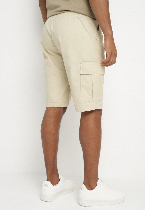 Born2be - Ciemnobeżowe Szorty Cargo z Bawełny Vikiitori. Okazja: na co dzień. Kolor: beżowy. Materiał: bawełna. Sezon: lato. Styl: elegancki, casual, klasyczny