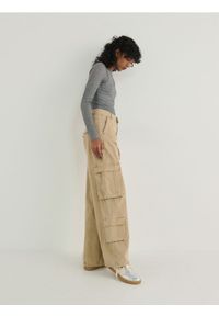 Reserved - Spodnie wide leg - beżowy. Kolor: beżowy. Materiał: tkanina, bawełna