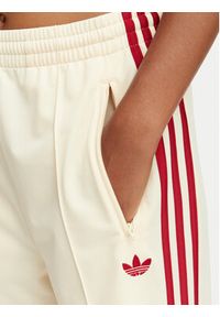 Adidas - adidas Spodnie dresowe Firebird Loose Tracksuit KS4671 Kremowy Loose Fit. Kolor: kremowy. Materiał: syntetyk #5
