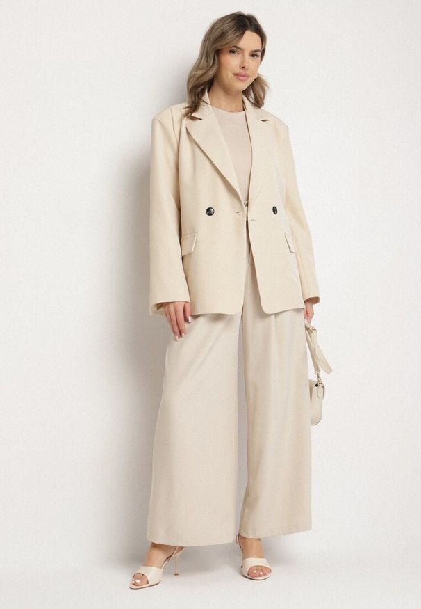 Born2be - Beżowa Dwurzędowa Marynarka o Pudełkowym Kroju Oversize Kosalia. Okazja: na spotkanie biznesowe, na co dzień. Kolor: beżowy. Materiał: jeans. Styl: elegancki, casual, klasyczny, biznesowy
