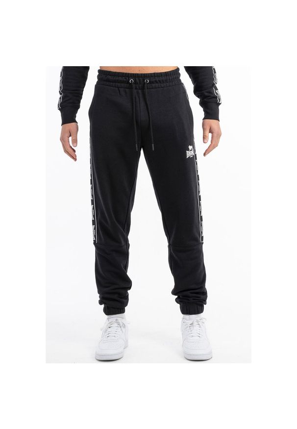 Spodnie dresowe klasyczne Lonsdale Grutness. Kolor: czarny, wielokolorowy, biały. Materiał: dresówka. Długość: długie. Styl: klasyczny