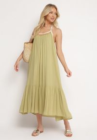 Born2be - Zielona Wiskozowa Sukienka z Ramiączkami Zdobiona Cekinami i Metaliczną Nitką Comalara. Okazja: na co dzień, na imprezę. Typ kołnierza: dekolt w serek. Kolor: zielony. Materiał: wiskoza. Długość rękawa: na ramiączkach. Wzór: aplikacja. Styl: casual #4