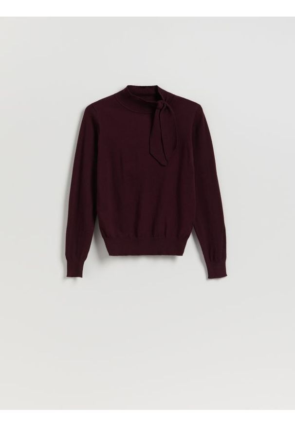 Reserved - Sweter z wiązaniem - mahoniowy. Kolor: brązowy. Materiał: wiskoza, dzianina