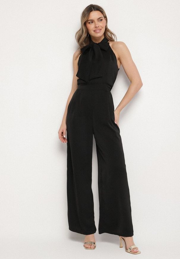 Born2be - Czarny Kombinezon z Ozdobną Kokardą Nelifira. Okazja: na ślub cywilny, na co dzień, na imprezę, na wesele. Kolor: czarny. Długość: długie. Wzór: aplikacja. Styl: casual, elegancki