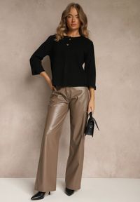 Renee - Czarny Elegancki Kardigan o Trapezowym Fasonie Zapinany na Dwa Guziki Unalia. Typ kołnierza: golf. Kolor: czarny. Długość: krótkie. Styl: elegancki #5