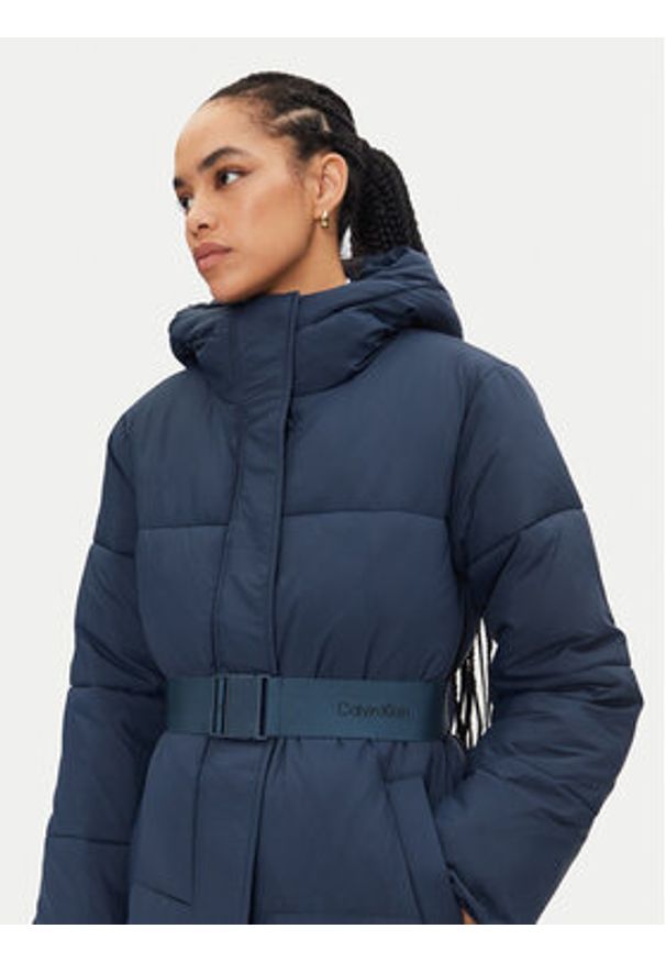 Calvin Klein Jeans Kurtka zimowa J20J224122 Granatowy Relaxed Fit. Kolor: niebieski. Materiał: syntetyk. Sezon: zima