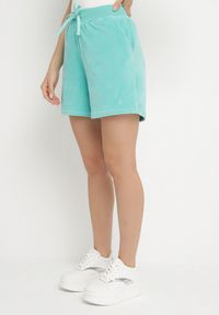 Born2be - Jasnozielone Welurowe Szorty Ozdobione Wiązaniem Ralladia. Okazja: na co dzień, na spacer. Kolor: zielony. Materiał: welur. Wzór: aplikacja. Styl: casual