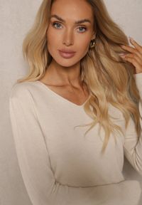 Renee - Jasnobeżowy Sweter z Bawełną i Trójkątnym Dekoltem Eulinevia. Okazja: na co dzień, na spotkanie biznesowe. Kolor: beżowy. Materiał: bawełna. Wzór: aplikacja. Styl: casual, biznesowy #5