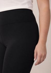 Born2be - Czarne Gładkie Legginsy z Wysokim Stanem i Panelem Podkreślającym Talię Noseno. Okazja: na co dzień. Stan: podwyższony. Kolekcja: plus size. Kolor: czarny. Długość: krótkie. Wzór: gładki. Styl: casual, sportowy #3