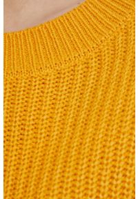 Vero Moda sweter damski kolor żółty lekki. Kolor: żółty. Materiał: dzianina