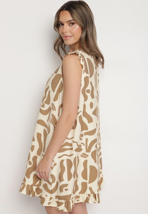 Born2be - Beżowa Sukienka o Rozkloszowanym Kroju z Dekoltem w Serek w Abstrakcyjny Wzór Mevondra. Okazja: na co dzień. Typ kołnierza: dekolt w serek. Kolor: beżowy. Materiał: skóra, jeans. Długość rękawa: bez rękawów. Styl: casual, elegancki