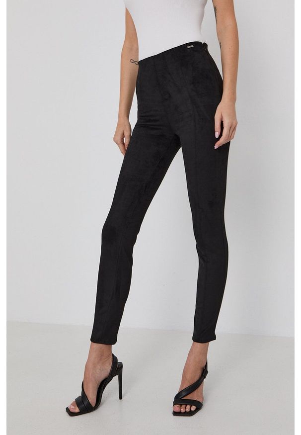 Guess Spodnie damskie kolor czarny dopasowane high waist. Stan: podwyższony. Kolor: czarny. Materiał: dzianina