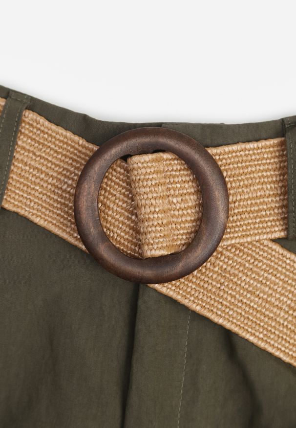 Renee - Zielone Szorty Casual z Wiskozą High Waist Ozdobione Paskiem z Plecionki Kailee. Okazja: na co dzień. Stan: podwyższony. Kolor: zielony. Materiał: wiskoza. Wzór: aplikacja. Styl: casual