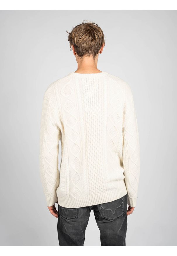 Guess Sweter "C-Neck" | 0BH530 5584ZT | Mężczyzna | Czarny. Okazja: na co dzień. Kolor: czarny. Materiał: wełna, poliamid, kaszmir. Wzór: aplikacja. Styl: casual