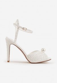 Renee - Białe Sandały Peep Toe na Szpilce z Perełkami i Paskiem z Klamerką Velaniella. Okazja: na ślub cywilny, na wesele. Nosek buta: otwarty. Zapięcie: pasek. Kolor: biały. Materiał: jeans, koronka. Wzór: aplikacja, koronka. Obcas: na szpilce. Styl: elegancki #9