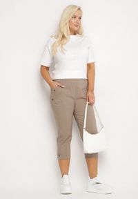 Born2be - Beżowe Spodnie z Wiskozą i Ozdobnymi Guzikami Lireza. Okazja: na co dzień. Kolor: beżowy. Materiał: wiskoza. Styl: klasyczny, casual #4