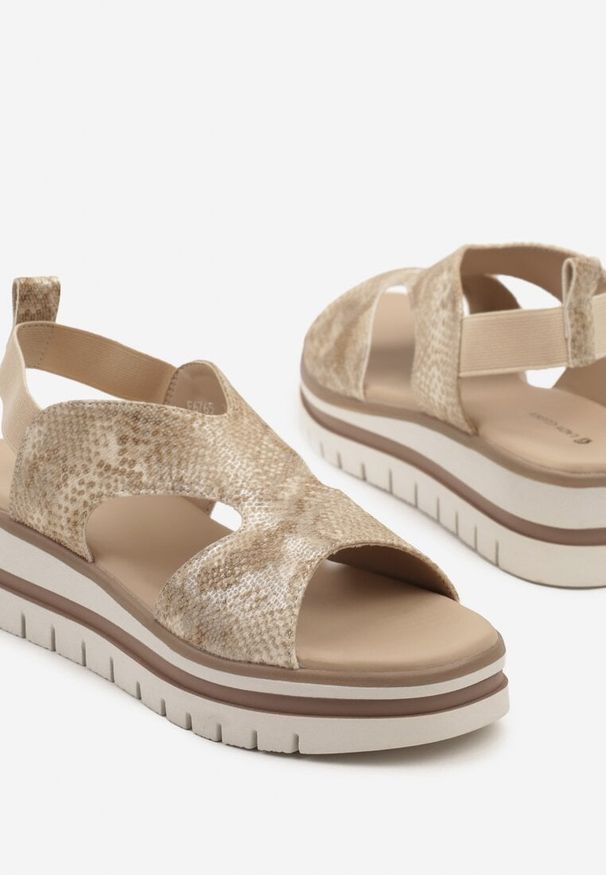 Born2be - Beżowe Sandały na Grubej Podeszwie z Tłoczoną Cholewką Mevincia. Okazja: na co dzień. Kolor: beżowy. Styl: klasyczny, elegancki, casual