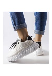 Inna Białe sneakersy Aisys. Okazja: na co dzień. Kolor: biały. Materiał: tkanina, guma. Obcas: na platformie. Styl: casual #4